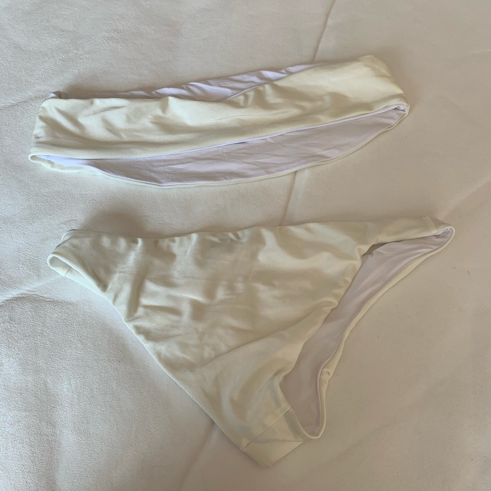 White bikini set - Picture 3 of 3